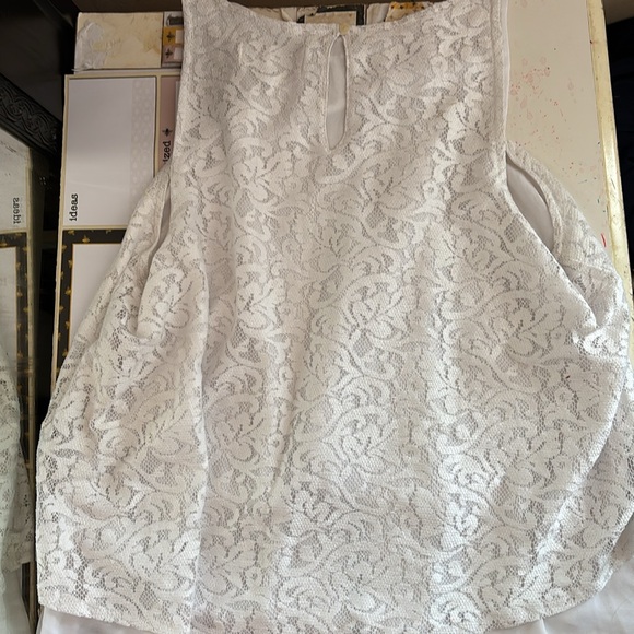 Abercrombie and Fitch New York White lace top - Picture 3 of 3